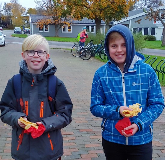 Vafler og boller til elevene!